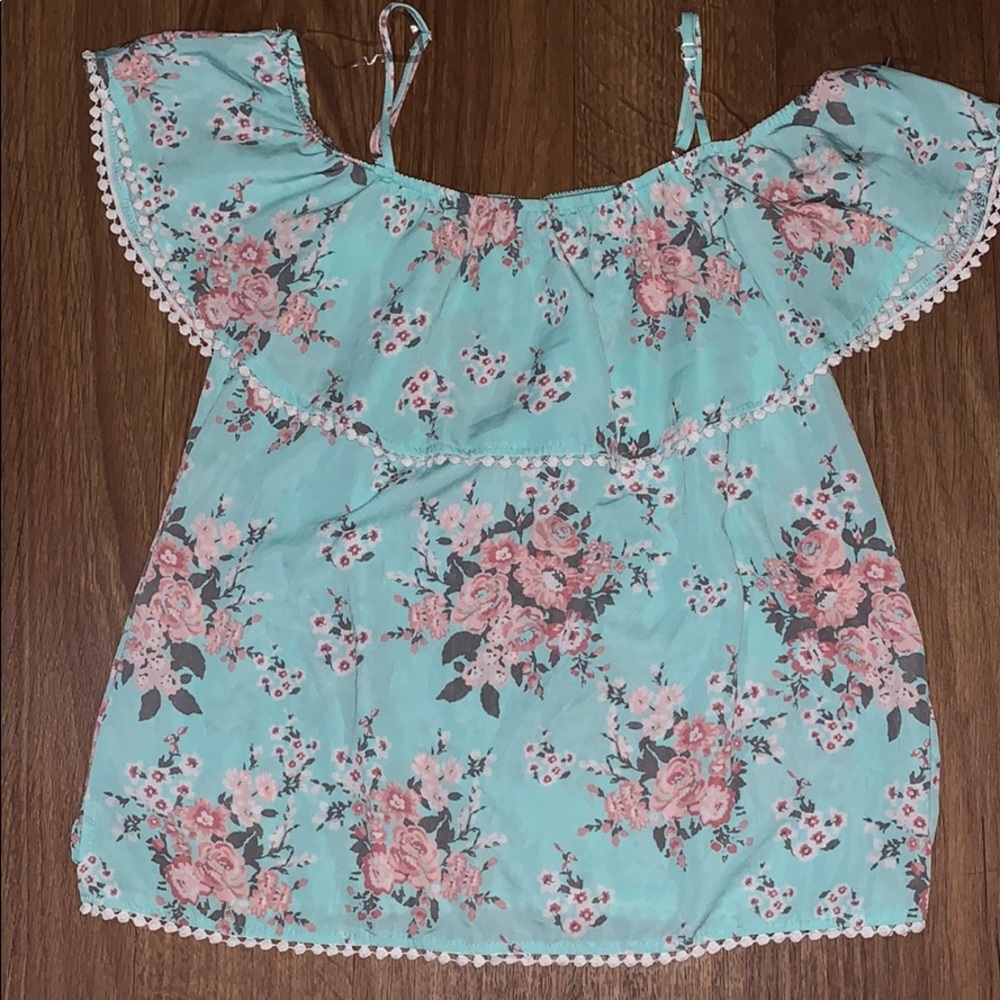 Off shoulder flower dressing shirt